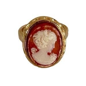 Avon Cameo Ring Vintage Size 6.5 Gold Tone Fashion Ring Read